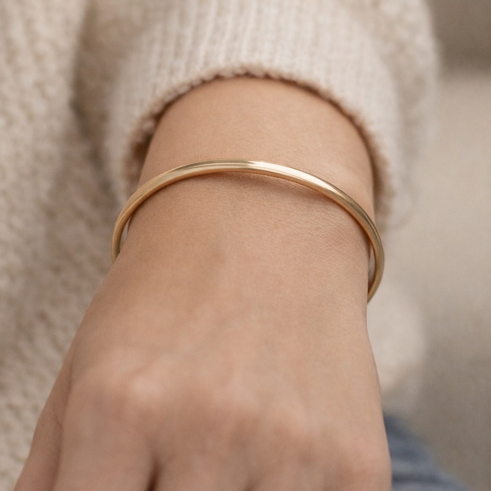 Gold Tone Hinged Bangle Bracelet Subtle Etched Design Classic Style - Picture 5 of 5